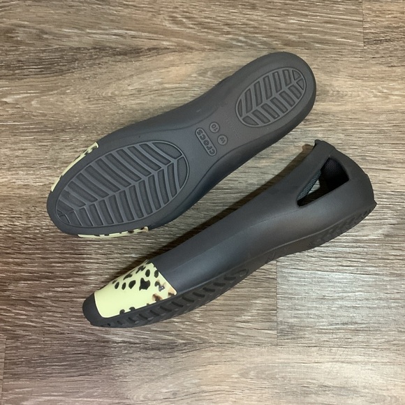 Animal print crocs, size 10 - Picture 4 of 7